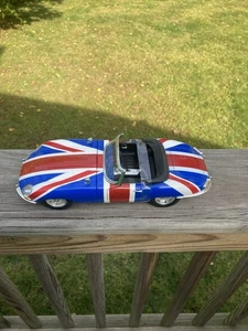 1:18 RC2 JAGUAR E-TYPE AUSTIN POWERS SWINGER -AMZ 1190 Metal Diecast Car Rare - Picture 1 of 7