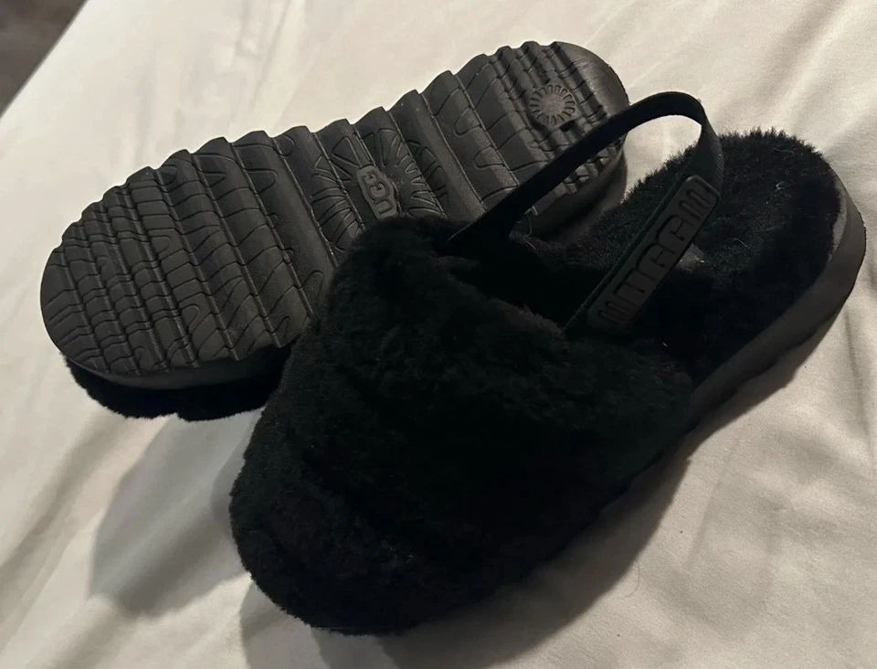 Zapatilla UGG Super Pelusa Eslinga Trasera Punta Cerrada Mula Negra Para Mujer Talla 8 Foto 1 de 3