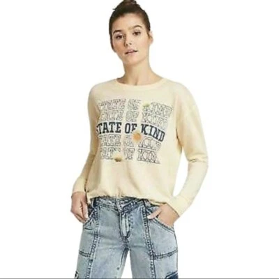 Camiseta Doe STATE OF KIND Daisy Acogedora Manga Larga Gráfica Mujer Pequeña Foto 1 de 4