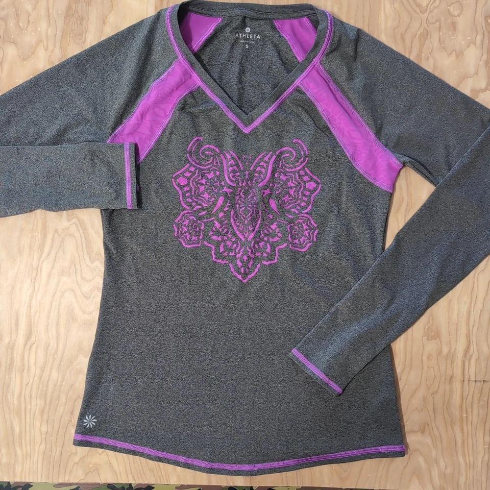 Camisa Athleta Mujer Activa Talla Pequeña Gris Púrpura Floral Bordada Manga Larga Foto 1 de 4
