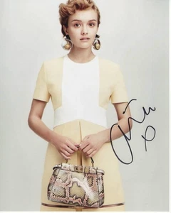 OLIVIA COOKE SIGNED AUTOGRAPHED 8X10 PHOTO - CUTE, BATES MOTEL, READY PLAYER ONE - Picture 1 of 2