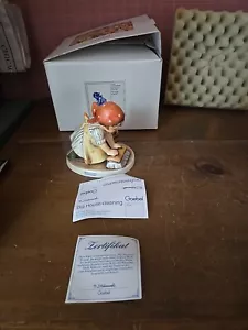 Figura Hummel Goebel W. Alemania #363 TMK5 LIMPIEZA DE CASA GRANDE 4" años 70 - Imagen 1 de 16