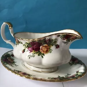 Royal Albert Old Country Roses Gravy Boat / Jug & Saucer 1962 - Picture 1 of 1