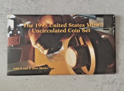 1995 US MINT UNCIRCULATED COIN SET PHILADELPHIA & DENVER #1G7 - Image 1 of 4