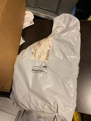 (1) Um OEM Mopar NOS 2009 2010 Jeep Wrangler Liftgate Glass Weatherstripping - Imagem 1 de 4