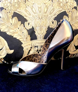 MANOLO BLAHNIK PEWTER METALLIC LEATHER PEEP TOE 4"+  STILETTO HEELS SHOES  37 7 - Picture 1 of 10