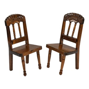 Puppenhaus Miniatur Stühle gepresst Eiche Stil geschnitzt Lamellenrücken 1:12 Vintage - Bild 1 von 7