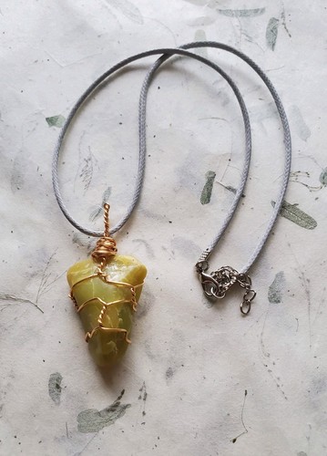 VETEMENTS Collana Artigianale Healerite Serpentina Pietra Preziosa Filo Avvolto Fatta a Mano