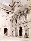 France, Lisieux, vue sur une façade typique, gargouille, décoration  vintage alb