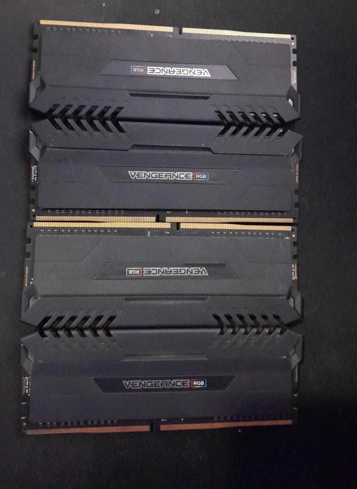 VENGEANCE® RGB 16GB (4 x 8GB) DDR4 DRAM 3000MHz C15 Memory Kit - Immagine 1 di 1