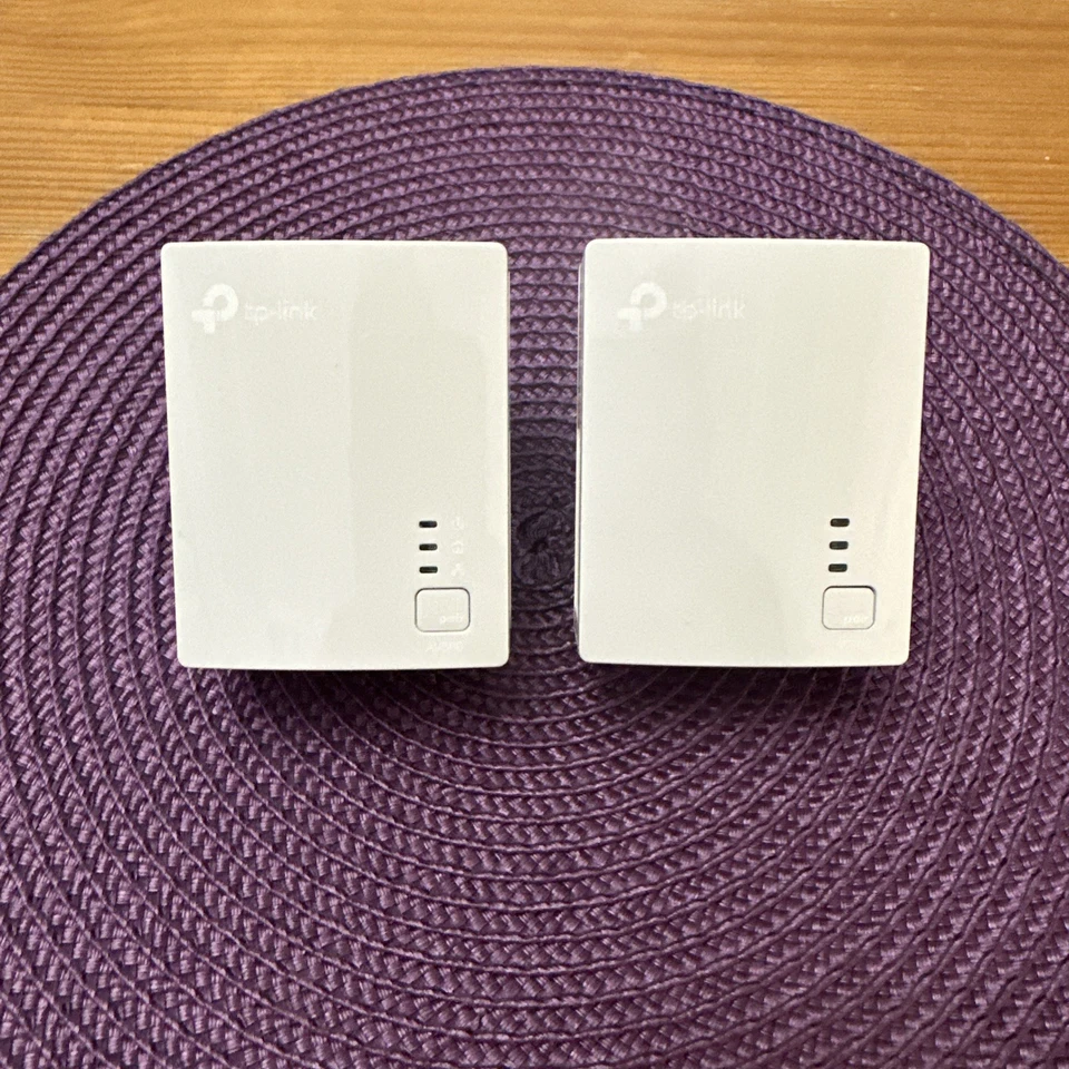 TP-Link TL-PA4010KIT AV600 Powerline Adapters 600 Mbps  - Image 1 of 4