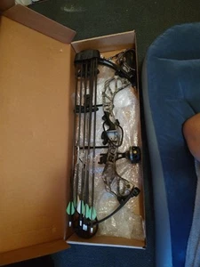 Bear Fusion Compound Bow Rth Comes With Arrows Sight And Stabilizer - Picture 1 of 4