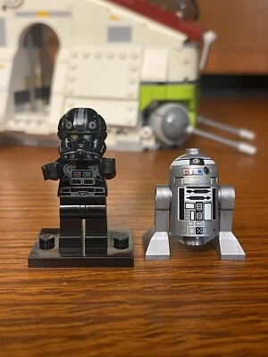 LEGO Star Wars Minifigures. Imperial V-Wing Pilot and R2-Q2 Minifigures - Image 1 of 4