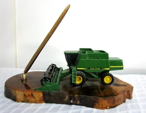 Vintage ERTL - John Deere Combine - Made on Rustic Wood Base - Desk Top with Pen - Picture 1 of 5