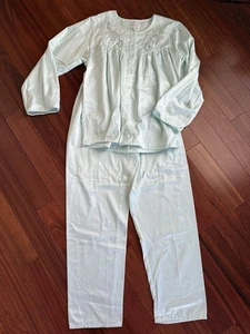 NWOT Barbizon Pajama Blue Long Sleeve Set Appliquéd Lace Embroidered SZ M - Picture 1 of 6