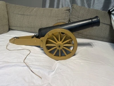 Remco 1960's Johnny Reb Civil War Toy Cannon Plunger works Great Condition. - Image 1 of 4