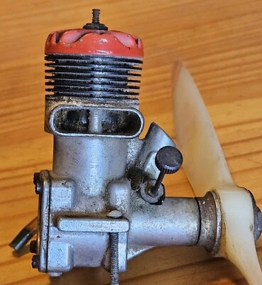 Rare McCoy 29 Red Head Model Engine With Plastic Propeller Piston Moves GS14 - Image 1 of 4