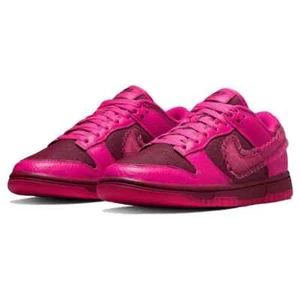 ✅💘 US 7W Nike Valentine's 2022 Day Dunk Low UK4.5 DQ9324-600 - Picture 1 of 4