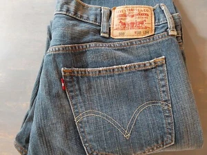 Pantalones de mezclilla Levi's 559 relajados de pierna recta talla 38”x 34” para hombre - Imagen 1 de 6
