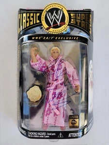 FIGURINA RICK FLAIR FIRMATA WWE JAKS ABITO ROSA EDIZIONE LIMITATA, 2 ISCRIZIONI COA - Foto 1 di 5