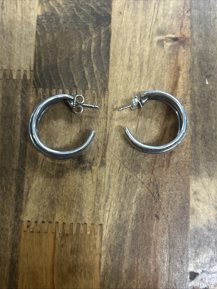 Pendientes de aro James Avery de plata y paladio con respaldo de plata de ley 11,31 G Foto 1 de 4