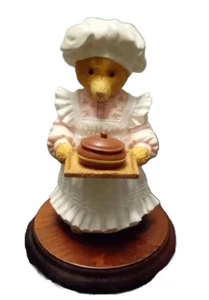 MRS BUMBLE RULES THE KITCHEN # 20109  UPSTAIRS DOWNSTAIRS BEARS FIG. DEPT 56 EUC - Picture 1 of 4
