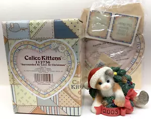 Figura De Colección 2003 Enesco Calico Kitten "Rodeado de Amor en Navidad" - Imagen 1 de 7