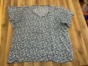Bloomchic Shirt, Women's Size 26, Blue White, Floral, V-neck, Short Sleeve - Picture 1 of 10