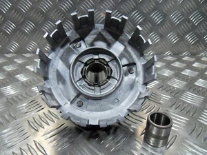 Cesta de embrague exterior original motor Yamaha MT03/YZF R3 2015 a 2024 - Imagen 1 de 11