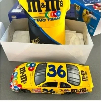 Ken Schrader #36 M&M’s NASCAR 1:24 Diecast + Juego de tapas – 2000 coleccionables de acción Foto 1 de 4