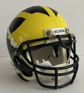 MICHIGAN WOLVERINES SCHUTT MINI CASCO CALCIO - Foto 1 di 5