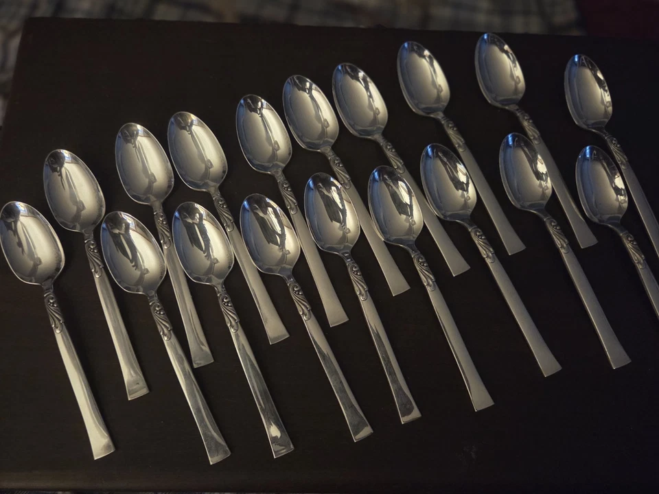 Lote de 12 colheres de sopa Nobility Silver Plate Wind Song bom!!! - Imagem 1 de 1