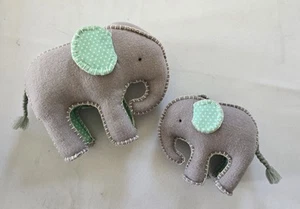 Caja y niños felpa lana fieltro gris elefantes, mamá y bebé con sonajero de la India - Imagen 1 de 9