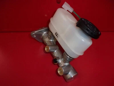Cilindro maestro de freno centrado premium NUEVO para Nissan Sentra Pulsar Hikari Foto 1 de 4