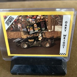Tarjeta #110 1991 World of Outlaws Racing, Gary Wright, en funda protectora. - Imagen 1 de 2
