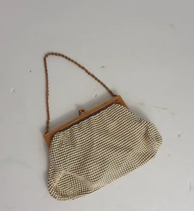 Vintage Whiting and Davis Mesh Purse Off White with Gold Clasp and Chain - Picture 1 of 2