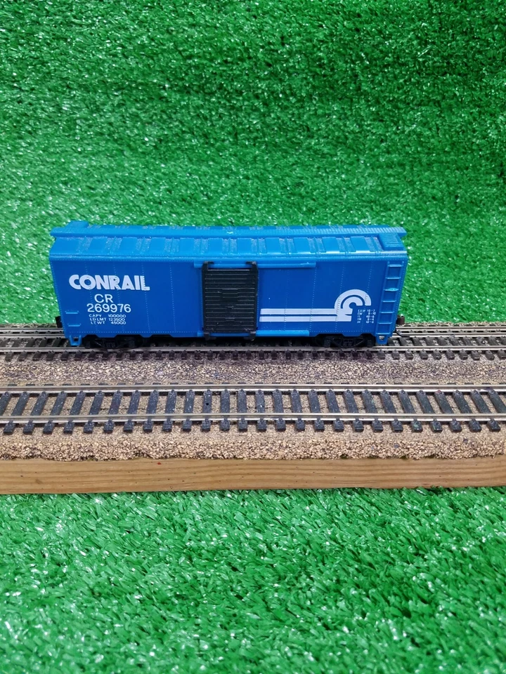 Upgraded Model Power HO Conrail 40' Slide Door Steel Boxcar CR 269976 - Image 1 of 4