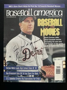 Giornale Kevin Costner Detroit Tigers FIRMATO 1999 Baseball America 11x14 - quasi nuovo - Foto 1 di 3
