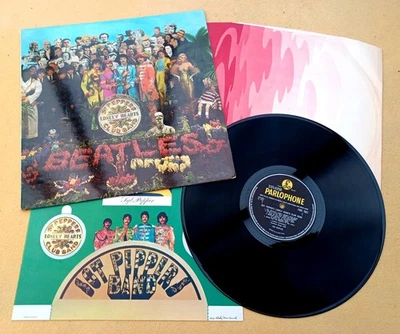 BEATLES " SGT PEPPER "SUPER MONO LP + UNSPLIT FOOL INNER & INSERT - Image 1 of 4