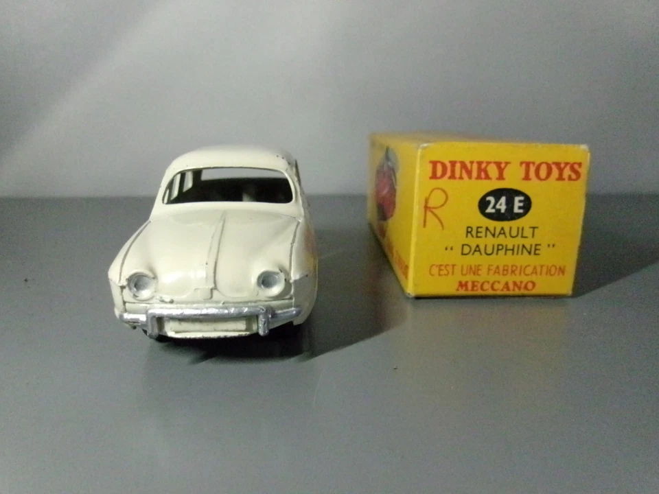 Dinky Toys  Renault Dauphine no.24E  scale 1/43  Made in France RARE Color  - Immagine 1 di 4