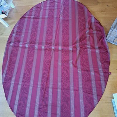 weihnachtliche edle ovale Tischdecke in bordeaux 220x160cm, neuwertig,  Tchibo - Bild 1 von 4