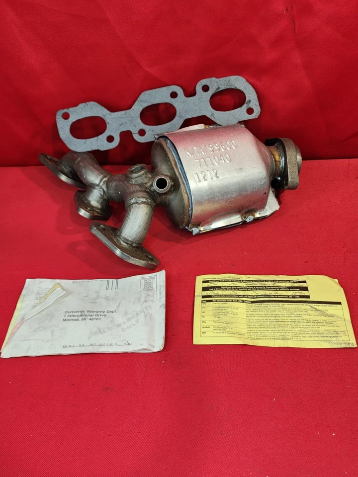 Convertidor catalítico colector Walker 16334 para Mazda MPV 2000-2001 2,5 L V6 Foto 1 de 4