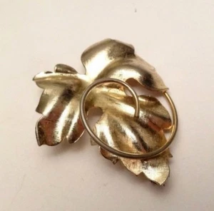 VINTAGE SIGNED P&B GF LEAF SWIRL ELEGANT GOLD FILLED BROOCH PIN . - Picture 1 of 7