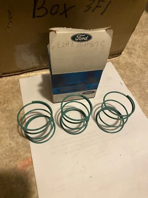 (3) Nuevo de Lote Antiguo 1982-1985 Ford Heavy Medium Duty F600 F700 F800 Bocina Muelle Lote de 3 Foto 1 de 4