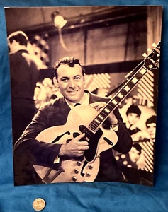 1965 ORIG CARL PERKINS 8x10 GLOS w/GIBSON ES-5 SWCHMAST  READY, STEADY, GO! SET - Picture 1 of 11