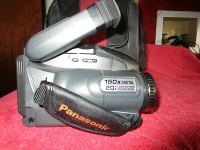 Panasonic PV-L501D Palmsight Palmcorder VHS-C 150x Zoom Camcorder  DELUXE CASE - Image 1 of 4