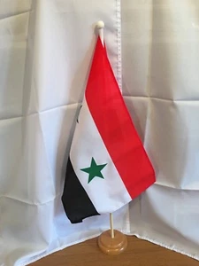 SYRIA FLOOR STANDING FLAG & WOODEN BASE - Picture 1 of 1