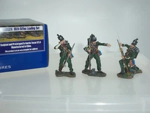 COLLECTORS SHOWCASE CS00324 BRITISH 95TH RIFLES REGIMENT SOLDIERS LOADING SET - Picture 1 of 3
