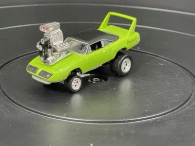 NHRA MUSCLE MACHINES TOONED HOT WHEELS '70S PLYMOUTH SUPERBIRD GREEN ZINGERS - Image 1 of 4