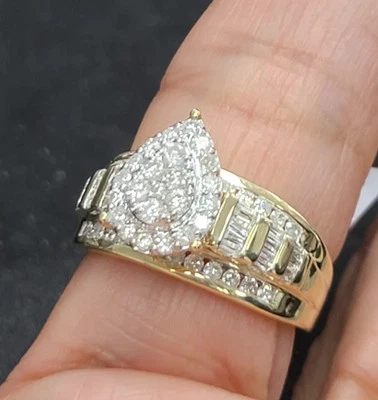 Anillo de mujer Cenicienta gota de pera diamante creado en laboratorio de 2 quilates enchapado en oro amarillo de 10 quilates Foto 1 de 4